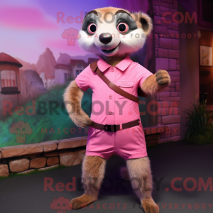 Personagem de máscara de...