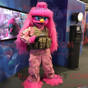 Maskotkarakter av en Pink...