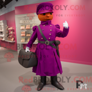 Maskotfigur af en magenta...