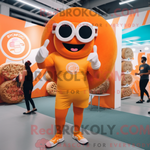 Maskotkarakter af en orange...
