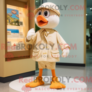 Máscara de proteção com calça mandarim bege com bermudas e bonés - Mascotes mandarim - REBROKO_414856 - RedBrokoly.com