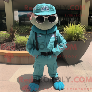Maskotfigur z Teal Marine...