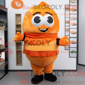 Maskotkarakter af en orange...