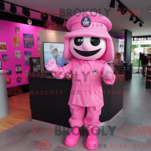 Maskotkarakter av en rosa...