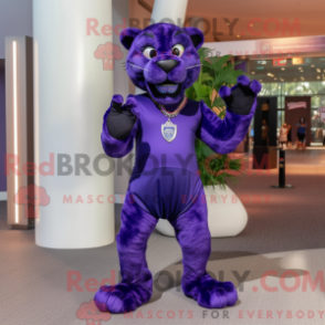 Personagem de máscara de uma calça lilás com bermuda e braçadeira - Pantera Mascotes - REBROKO_420105 - RedBrokoly.com