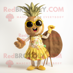 Tan Pineapple maskot...
