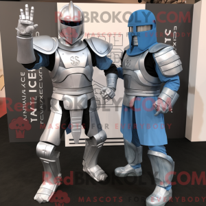 Maskotfigur af en sølv...