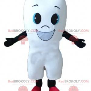 Mascote gigante com dente branco e sorriso largo -