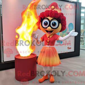 Maskotfigur av en Peach...