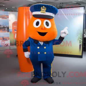 Postava maskota oranžového...
