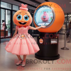 Maskotfigur af en Peach...
