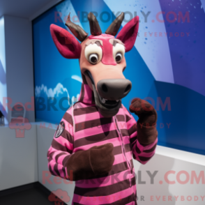 Personagem de máscara de Magenta Okapi usado com mau cheiro e ganso - Mascotes Okapi - REBROKO_424291 - RedBrokoly.com