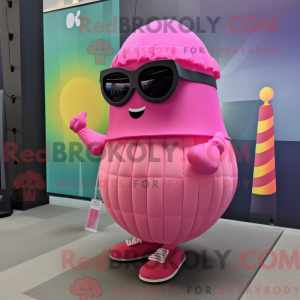 Postava maskota růžového...