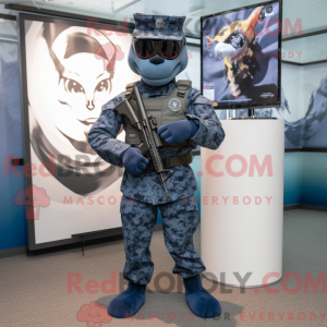 Maskotkarakter z Navy Seal...