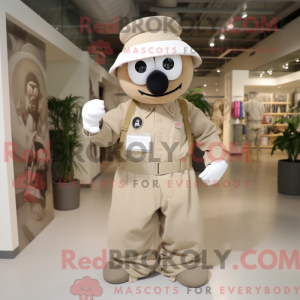 Maskotkarakter af en beige...