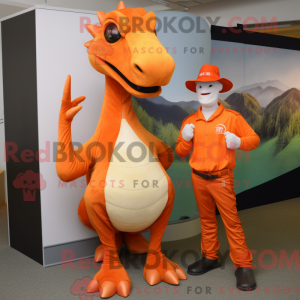 Maskotkarakter af en orange...