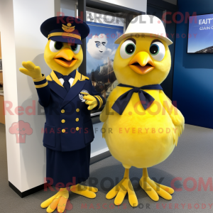 Maskottchenfigur eines Navy...