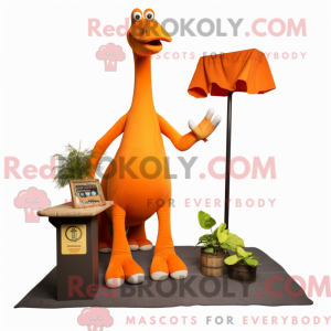 Maskotfigur af en orange...