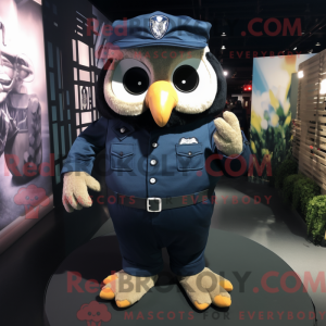 Maskotfigur af en Navy Owl...