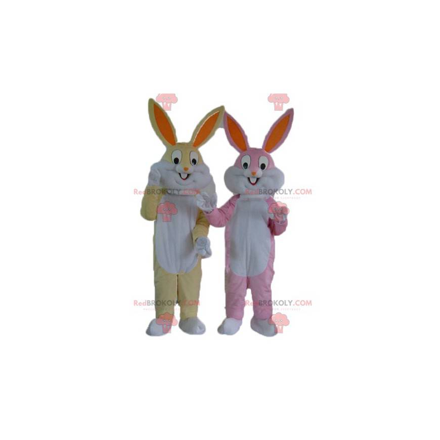 2 mascotes coelhos, um amarelo e branco e um rosa e branco -