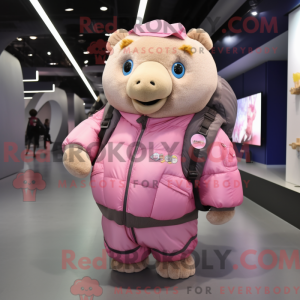 Personagem de máscara de...