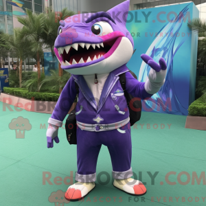 Personagem de máscara de...