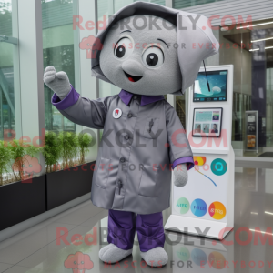 Mascota de una ciruela gris...
