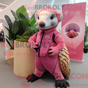 Maskotkarakter av en rosa...