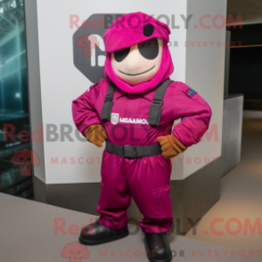 Máscara de personagem em magenta para comando com um vestido e luer - Mascotes do Para Commando - RedBrokoly.com
