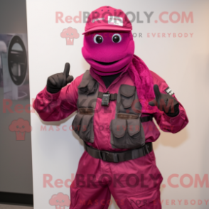 Máscara de personagem em magenta para comando com um vestido e luer - Mascotes do Para Commando - RedBrokoly.com