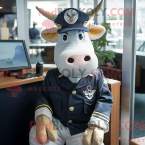 Personagem de máscara de...