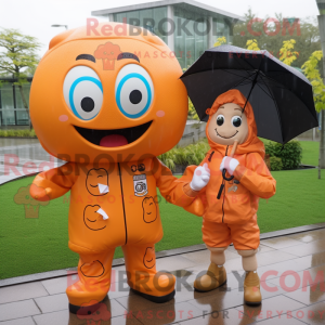 Maskotkarakter af en orange...