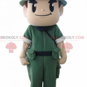 Mascota de soldado militar con uniforme y casco. -