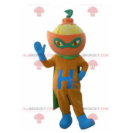 Oranje mascotte gekleed als een superheld. Citrus mascotte -