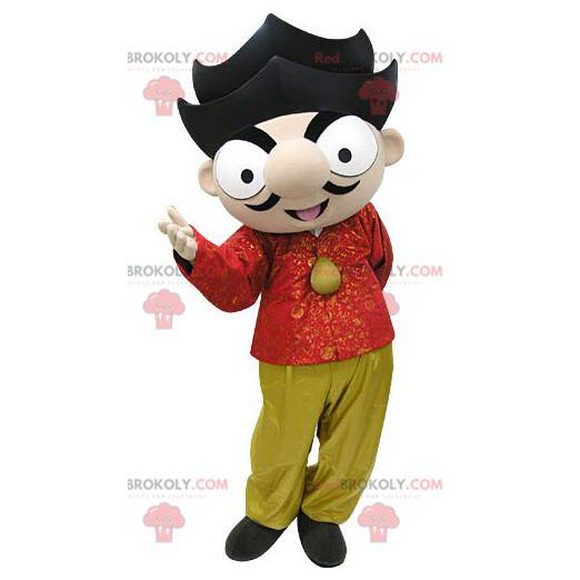 Mascotte ragazzo marrone con vestito rosso e giallo -