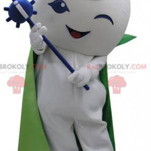 Mascota de muñeco de nieve blanco con una capa y una varita -
