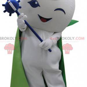 Mascotte de bonhomme blanc avec une cape et une baguette -