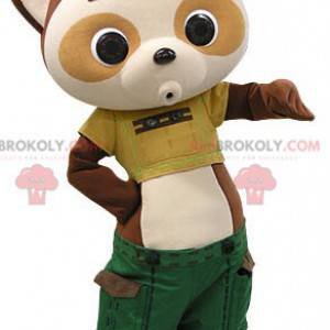 Bruine en beige panda-mascotte gekleed in groene korte broek -