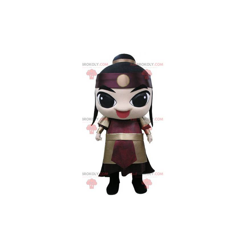 Mascota samurai vestida con un traje de guerrero -