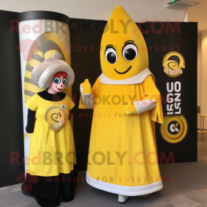 Żółta postać w kostiumie...