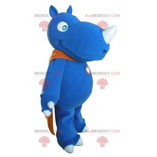 Blaues Nashornmaskottchen mit einem orangefarbenen Umhang -