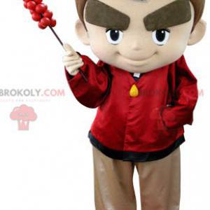 Mascot lille dreng klædt i rødt med store øjenbryn -