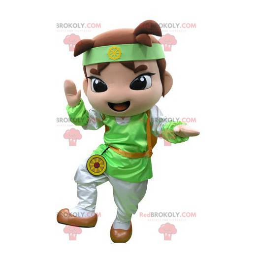 Mascotte ragazzo marrone con un vestito verde e bianco -