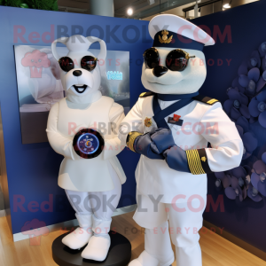 Postać w kostiumie maskotki...