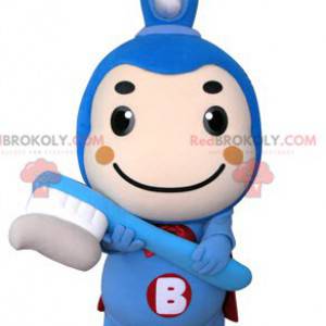 Mascotte spazzolino da denti blu con un mantello -