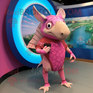 Pink Armadillo maskot...