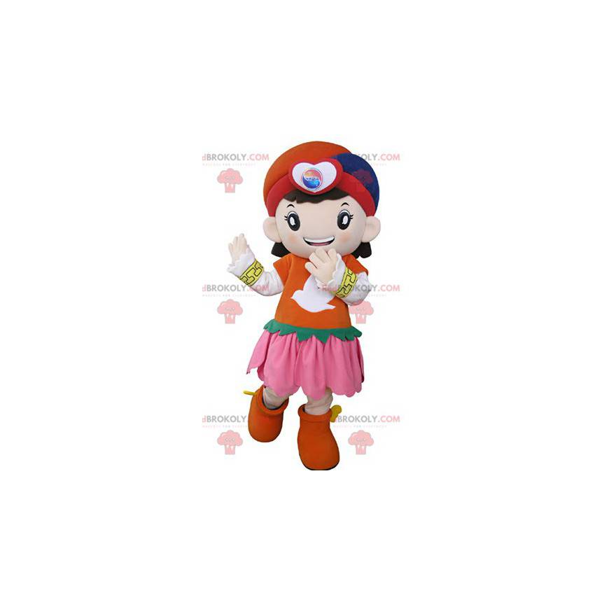 Mascota chica vestida con un colorido traje oriental -