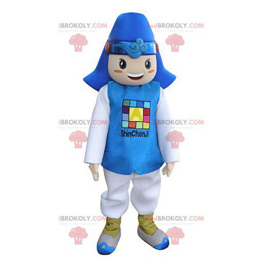 Menino mascote vestido com traje azul e branco. - Redbrokoly.com