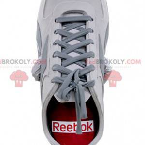 Maskot röd och grå vit sko. Basket maskot - Redbrokoly.com