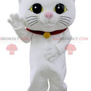 Maneki-neko mascot of the famous lucky cat - Redbrokoly.com